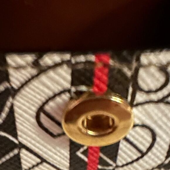 Burberry Beige E-Canvas Monogram Stripe AirPods Pro Case - authentic - Picture 10 of 16